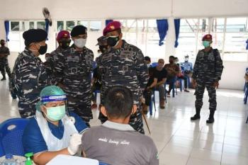 Danlantamal VIII Pantau Serbuan Vaksin COVID-19 Di Sarang Petarung